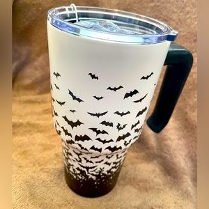 Gorgeous 40 ounce Halloween batty tumbler!